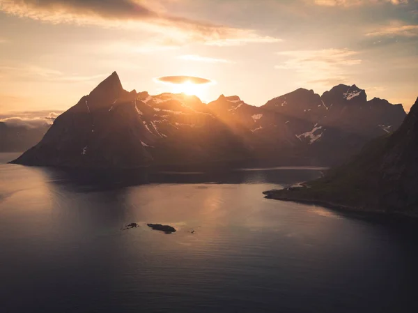 Norveç 'te DJI Mavic Air' in Lofoten adalarına yaptığı seyahatin müthiş bir koleksiyonu.