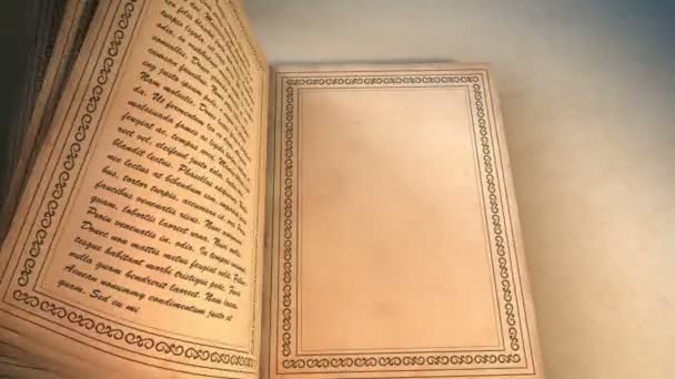 Boek Lederen Bedekt Met Ornamenten Liggend Tafel Boek Openen Met — Stockvideo