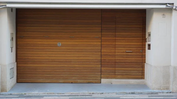 Élégante Porte Entrée Une Maison Résidentielle Urbaine Bois — Photo