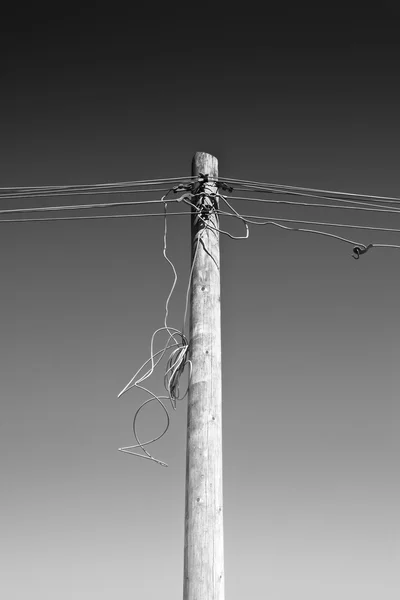 Wooden telephone pole - unplugged concept — Stock Photo, Image