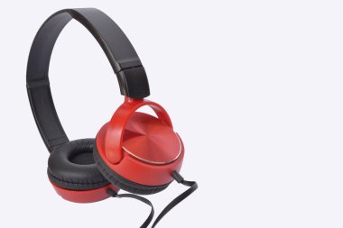 Beyaz arkaplanda kulaklık