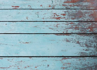 Eski, kuru, ahşap, mavi renkli tahtaların yüzeyi. Yüzeydeki boya kuru ve sarılı..