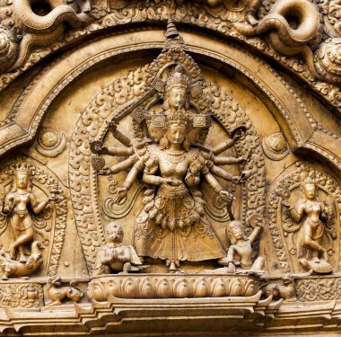 Katmandu, Nepal - 02 Mart 2016: Bhaktapur, Nepal 'deki Durbar Meydanı' ndaki Altın Kapı