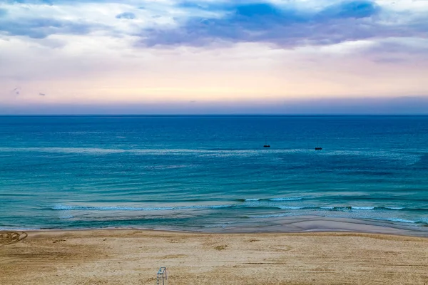Ora Crepuscolare Tramonto Sulla Spiaggia Netanya Israele Mar Mediterraneo Cielo — Foto Stock