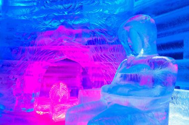 Buz barında muhteşem buz heykelleri