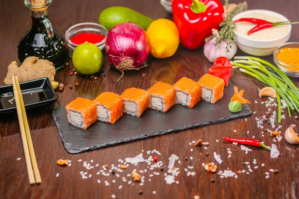 Sushi Tekercs Asztalon Gyönyörű Kép Közelről Csendélet Jogdíjmentes Stock Képek