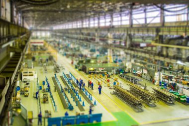 En iyi işçilerin fabrikası Mühendisler panorama küçük insanlar