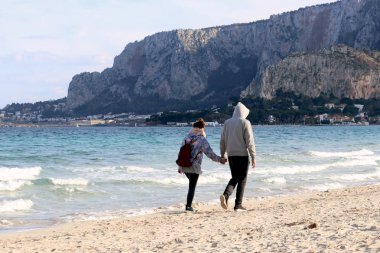 togeter sahilde yürüme Çift