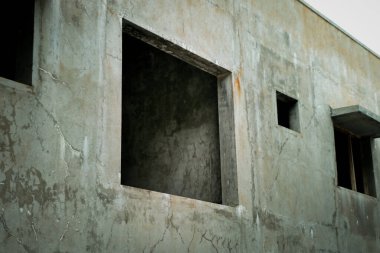 Terk Edilmiş Gerçek Projeler Binası