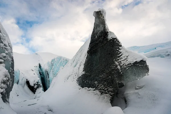 Rock Piece Ice Shape Wolf Dog Raising Snow Matanuska Glacier — Stock Photo, Image