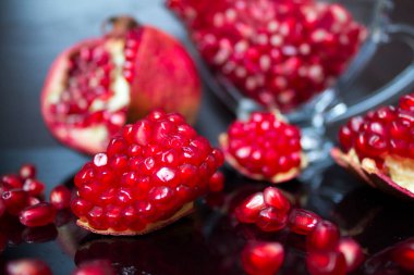 diyet yiyecekler taze meyve sulu doğal organik nar vejetaryen vitaminler