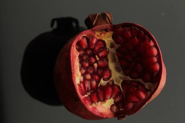 diyet yiyecekler taze meyve sulu doğal organik nar vejetaryen vitaminler