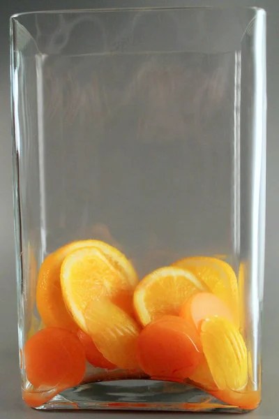 Experimentos Con Agua Hielo Lima Naranjas Rocía Gota Agua — Foto de Stock