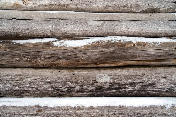 Fondo de viejos troncos de madera con nieve —  Fotos de Stock