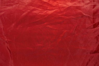 Buruşuk kırmızı kumaşın üst görünümü, soyut kırmızı arkaplan