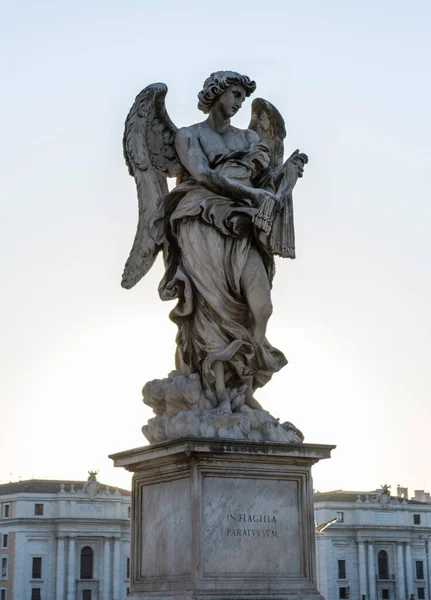 Estátua Tamanho Real Anjo Com Chicotes Ponte Sant Angelo Roma — Fotografia de Stock