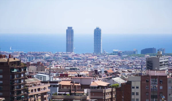 Park Guell 'den deniz ve şehrin yönüne bak.