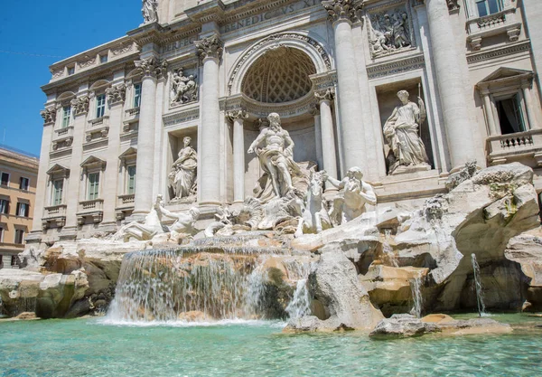 Famous Trevi Fountain Building People Foreground Central Part — Stock Photo, Image