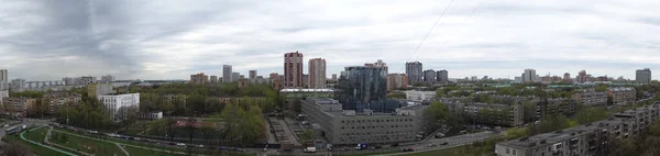 Panorama Van Residentiële Wijk Met Steegje Voorgrond Een Paar Torens — Stockfoto