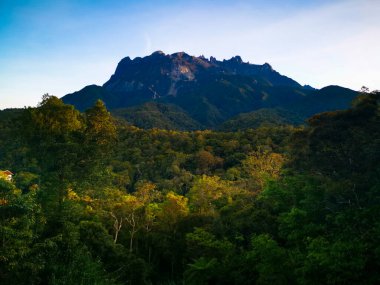 Kinanbalu Dağı 'nın zirvesine yakın bir manzara nam-ı diğer Sabah Malezya' da Akinabalu