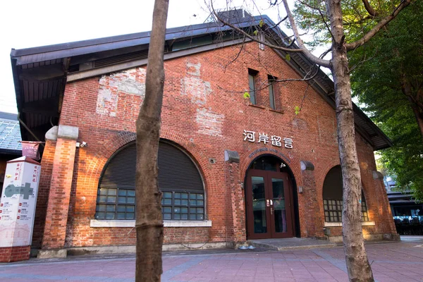 红色剧场最初是一座市场建筑 底层用作百货商店 1945年以后 该建筑被用作剧院 容纳了一个表演京剧的剧团 — 图库照片