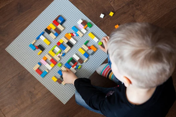 Coronavirus covid 19 salgını, lego çocuk