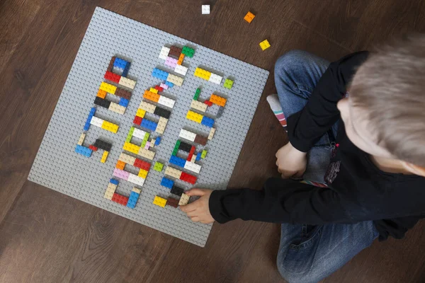 Coronavirus covid 19 salgını, lego çocuk