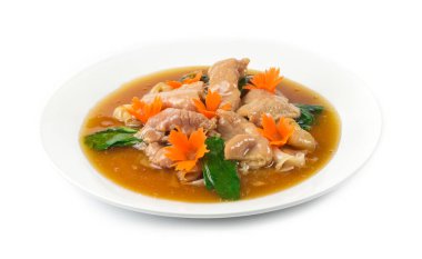 Pirinç eriştesi domuz etli, lahana soslu Çin sebzesi Çin usulü soya sosu Çin usulü oyulmuş havuçla süslenmiş Tayland sokak yemeklerinde popüler yemekler.