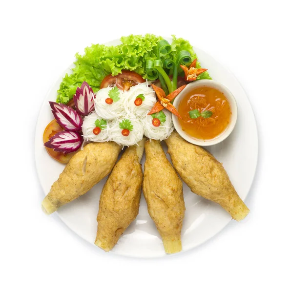 越南虾仁在甘蔗棒和稀饭面条上油炸 越南菜风格 健康食品 配以蔬菜味道鲜美 — 图库照片