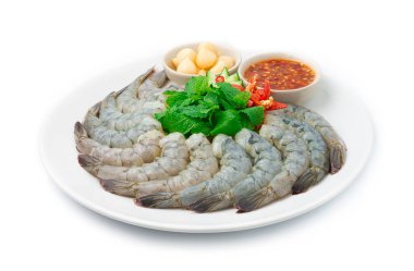 Balık soslu Tayland Baharatlı Karidesleri Baharatlı Baharatlı Sosu ve Sarımsaklı Sarımsak (Turşu Ampul Sarımsağı) oyulmuş acı biber ve Yapraklı Nane Şekeri Tayland Sebzesi