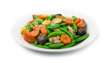 Kızarmış bezelyeleri domuz eti ve oyulmuş havuç çiçeği ve mısır şalı ile karıştırın ve sarımsak (Thua Lantao Phat Moo) Asya yemeği ve Tayland pişirilmiş füzyon tarzı yan görünüm