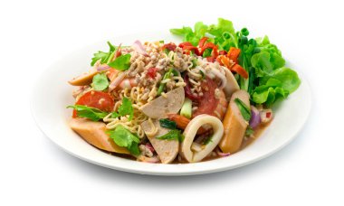 Baharatlı Salata Anında Erişte Vietnam Domuz Sosu, Karides, Domuz Sosu, Kalamar ve Kıymalı Domuz eti, Sebze, Acılı Baharatlı Tayland Yemeği Füzyon stili oyulmuş salatalık, acı biber 