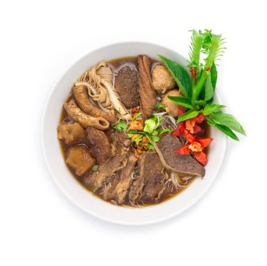 Çin sebze çorbası (kuay taiw nuae toon) Çin yemeği çorbası (kuay taiw nuae toon) Çin yemeği soslu haşlanmış biftek ile Vermicelli Erişte.