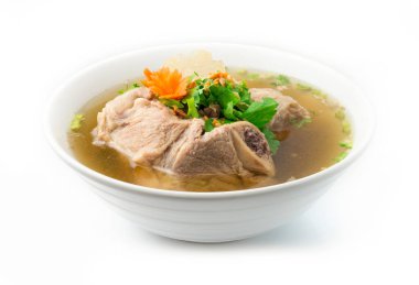 Pork Bone in Clear Soup popüler stok üzerinde kereviz pirzolası. Asya Gıda füzyon stili oyulmuş havuç ve şalgam manzarası dekore