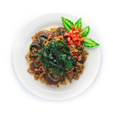 Tayland Gıda Kızarmış Konserve Yumurta, Tay Baharatlı Century Yumurta ve Tayland Basili Çıtır Tayland Fesleğeni oyulmuş acı biber ve salatalık üst görünümü