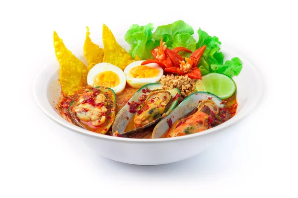 Mie Beras Vermicelli Dengan Mussel Sup Spicy Tom Yum Hoi — Stok Foto