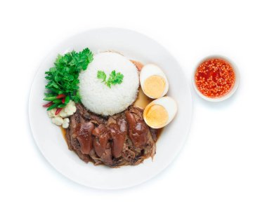 Pirinçli domuz budu ve yumurta tarifi. Asya Gıda Füzyon Tarzı Baharat Sosu ve Biber, Sarımsaklı Sıcak Tayland Mutfağı Kişniş Tayland otları ve oyulmuş Baharat. Çin Yemeği Yeni Yıl Manzarası