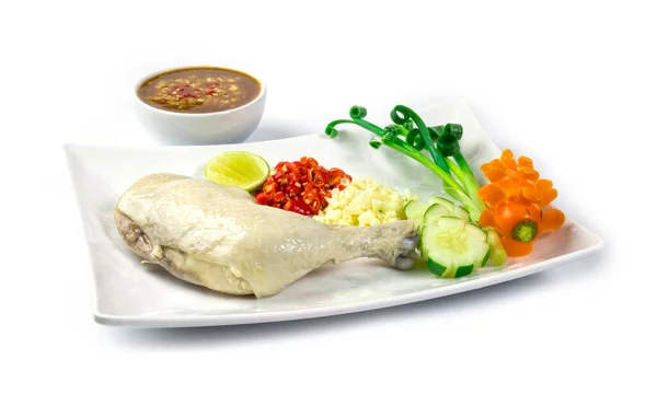 Hainanese Chicken Soya Sauce Порізаний Чілі Часник Прикрашені Огірки Різьблені — стокове фото