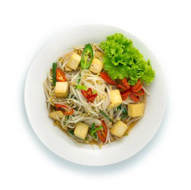 Kızarmış fasulye filizlerini tofu, biber ve bahar soğanıyla karıştır Çin yemeği stili lezzetli, lezzetli ve sağlıklı vejetaryen yemekleri biber ve sebze sosuyla süsle