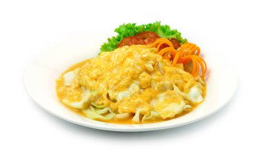 Lahana Thai usulü kremalı omlet Lezzetli lezzetli sokak yemekleri Maincorse sağlıklı oyulmuş pırasa ve sebzeli süsleme