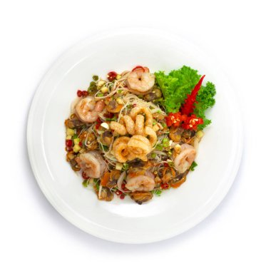 Baharatlı deniz ürünleri, ince erişteli salata karides ve midye turşulu balık sosu, Tayland yemeği baharatlı tabak, oyulmuş kırmızı biber ve sebze sosu.