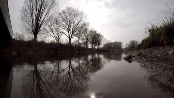Paysage avec réflexions sur l'eau — Video