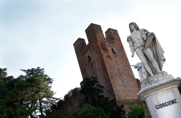 Paesaggio Con Mura Del Castello Statua Giorgione — Foto Stock