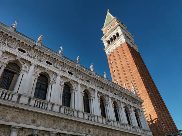 Krajobraz Dzwonnicą San Marco Wenecji — Zdjęcie stockowe
