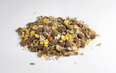 Beyaz arka planda sebze kroketlerinin dokusu