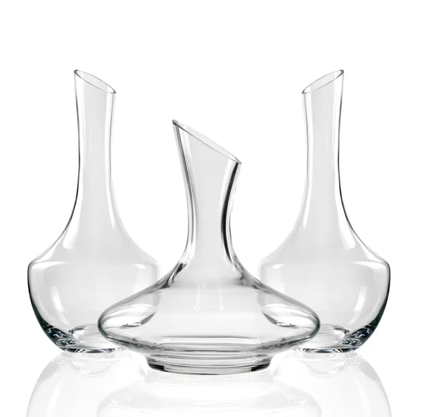 白い背景に透明なガラス製のデカンタ — ストック写真