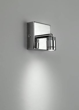 Tarafsız arkaplanda çelik spot ışığı