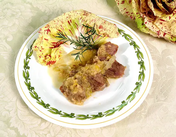 Prato Carne Com Vários Pratos Laterais — Fotografia de Stock