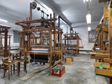 Eski ahşap dokuma tezgahları