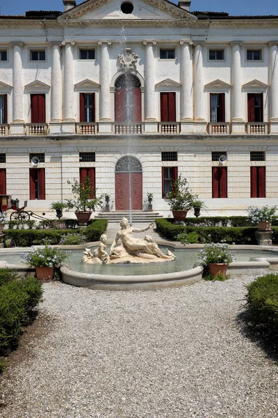 Paesaggio Con Fontana Antica Villa — Foto Stock